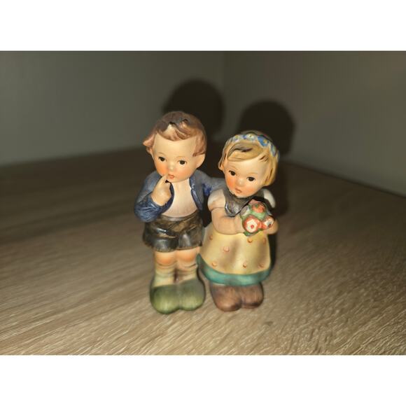 Vintage Hummel Figurine "We Congratulate" TMK 4 #214 3.5" Goebel Figure Germany - Picture 1 of 6